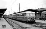 ETA 150 130 war als Schlussläufer am E 4093 eingestellt. Es könnte auch eine Überführungsfahrt des Akku-Triebwagens wegen seiner Umstationierung von Buchloe nach Augsburg gewesen sein.  (18.05.1960) <i>Foto: Helmut Röth</i>