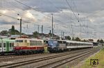 Da National-Express immer noch mit dem Ersatzzug und der TRI 110 469 auf der RB 48 nach Wuppertal unterwegs ist, darf ein Bild mit der 54 Jahre alten E 10 und der 48 Jahren alten 103 197 in Solingen Hbf nicht fehlen. (23.09.2020) <i>Foto: Joachim Bügel</i>