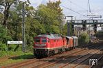 232 173 der TRIANGULA Logistik GmbH (Gelenau) schleppt die damals noch zu DB-Railion gehörende und am 28.04.2014 in Maschen abgestellte 363 650 durch Wuppertal Hbf. (24.09.2020) <i>Foto: Wolfgang Bügel</i>
