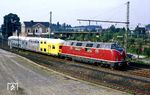 V 200 007 mit Sonderzug D 27032 im deutsch/niederländischen Grenzbahnhof Kaldenkirchen. (09.09.1987) <i>Foto: Joachim Bügel</i>