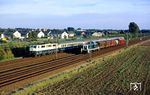 111 189 überholt mit E 3015 einen Übergabezug mit 290 356 bei Langenfeld-Berghausen. (25.09.1987) <i>Foto: Wolfgang Bügel</i>