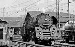 01 0528 macht sich in Bebra auf den Weg, um im Bahnhof den D 217 zu übernehmen. (06.05.1972) <i>Foto: Burkhard Wollny</i>