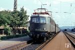 118 027 mit einem Personenzug im Bahnhof Neumarkt/Oberpf. (11.09.1968) <i>Foto: Dieter Junker</i>
