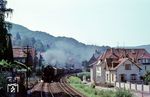 052 838 (Bw Mannheim) räuchert mit einem Güterzug durch das Neckartal in Heidelberg-Schlierbach. (05.08.1970) <i>Foto: Dieter Junker</i>