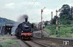 038 499 (Bw Heilbronn) fährt mit E 1955 in Heidelberg-Karlstor ein. (05.08.1970) <i>Foto: Dieter Junker</i>