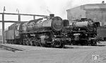 044 834 (Societe de Construction des Locomotives Batignolles, Paris, Baujahr 1942) vom Bw Weiden mit 001 187 im Bw Hof. (23.05.1972) <i>Foto: Burkhard Wollny</i>