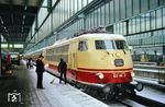 103 116 mit TEE 17 "Rheingold" in Stuttgart Hbf. Einige Monate später, am 30. Mai 1987, wurde der "Rheingold" als letzter verbliebener TEE der DB eingestellt. (01.1987) <i>Foto: Hans Hilger</i>