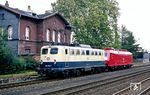 140 276 überführt die nagelneue 120 123 vom Herstellerwerk Krupp aus Essen zur Abnahme ins Aw Opladen. Aufnahme im Bahnhof Immigrath auf der Güterzugstrecke Duisburg-Wedau - Gremberg. (12.10.1987) <i>Foto: Joachim Bügel</i>