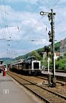 212 020 stellt den letzten Zug nach Göttingen im Bahnhof Han. Münden zusammen. Dieser lief nicht mehr unter seiner Plannummer N 5558, sondern wurde als Sonderzug N 26822 gefahren. (31.05.1980) <i>Foto: Prof. Dr. Willi Hager</i>
