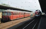 Der Hildesheimer 515 567 trifft mit drei Schwesterfahrzeugen auf den in Göttingen einfahrenden 601 006 als "Alpen-See-Express" Dt 13485 aus Hamburg. (31.05.1980) <i>Foto: Prof. Dr. Willi Hager</i>