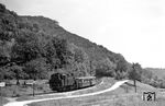 Mit der Schienenbuseinheit des T 3336 brauchte 97 502 nur gute Bremsen, um den Zug sicher über das Gefälle von Lichtenstein (Württ) nach Honau zu bringen. (17.06.1960) <i>Foto: Helmut Röth</i>