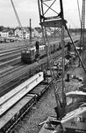 E 41 112 vom Bw Mainz passiert eine Brückenbaustelle in Ludwigshafen. (1963) <i>Foto: BD Mainz, Slg. W. Löckel</i>
