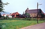 Der Abbauzug mit KN 206 vor der Kulisse des Klosters Nordshausen aus dem Jahr 1257. (1970) <i>Foto: Günter Hauthal</i>