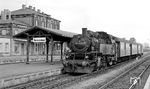064 448 steht vor N 4492 nach Bayreuth im Bahnhof Kirchenlaibach, der in wenigen Minuten dort Ausfahrt erhalten wird. (25.05.1972) <i>Foto: Burkhard Wollny</i>