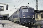 E 10 247, die von ihrer Indienststellung am 13.06.1962 bis zur Ausmusterung am 31.01.2001 ausschließlich in Dortmund stationiert war, in Essen Hbf. (05.1964) <i>Foto: K.D. Hensel</i>