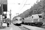 In Hochzirl bei Innsbruck begegnen sich der DB "Gläserne Zug" 491 001 sowie die zwei ÖBB-Loks 1044.49 und 1020.15 (ex E 94 130). (15.05.1981) <i>Foto: Karsten Risch</i>
