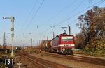 243 931 der DeltaRail GmbH, Frankfurt(Oder), mit einem Kesselwagenzug nach Böhlen in Leipzig-Schönefeld. (27.11.2020) <i>Foto: Ralf Opalka</i>