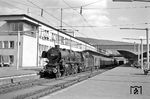 01 1094 (Bw Bebra) ist mit E 580 aus Würzburg in Heidelberg Hbf angekommen. (17.09.1960) <i>Foto: Helmut Röth</i>