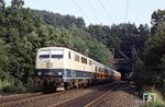 Die Münchener 111 093 mit IC 680 "Veit Stoß" (München - Hamburg) am Schürzeberg-Tunnel bei Oberrieden. (26.07.1980) <i>Foto: Prof. Dr. Willi Hager</i>