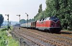 220 077 fährt mit E 2641 nach Braunschweig aus Holzminden. (01.08.1980) <i>Foto: Prof. Dr. Willi Hager</i>