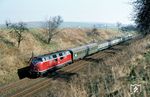 220 045 mit E 2640 (Braunschweig - Aachen) bei Seesen. (13.04.1980) <i>Foto: Prof. Dr. Willi Hager</i>