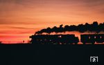 01 150 dampft mit einem Sonderzug in den Sonnenuntergang bei Vilseck auf der Bahnstrecke Weiden - Neukirchen (bei S-R). (02.12.1989) <i>Foto: Klaus D. Holzborn</i>