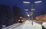 420 264 und 420 298 als S 36257 (Niedernhausen - Dietzenbach) im winterlichen Bahnhof Lorsbach. (21.01.2013) <i>Foto: Marvin Christ</i>