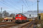 SEL 234 278 passiert mit Bauz 93586 nach Offenburg die seit einer Entgleisung am 18.09.2020 in Solingen gestrandete 103 197. (16.12.2020) <i>Foto: Joachim Bügel</i>