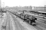 50 588 (Bw Ludwigshafen) mit einem Güterzug aus dem Mannheimer Rangierbahnhof in Mannheim Hbf. (08.04.1961) <i>Foto: Helmut Röth</i>