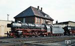 012 075 war im September 1971 aus Hamburg-Altona nach Rheine gekommen und war bis zum Schnellzug-Dampfende am 31. Mai 1975 dort im Einsatz. Hier steht sie vor der Lokleitung im Bw Rheine. (15.09.1974) <i>Foto: Klaus D. Holzborn</i>