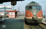 613 607 und 613 608 als E 3537 in Gleis 141 und N 6127 in Gleis 101 im Bahnhof Kreiensen. (23.02.1980) <i>Foto: Prof. Dr. Willi Hager</i>