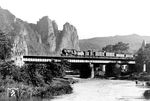 Eine 56.20 überquert mit einem Güterzug in Richtung Bingerbrück die Nahe bei Bad Münster am Stein. (1929) <i>Foto: RVM</i>