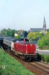 Die letzte altrote Wuppertaler 212 274 fährt mit N 5665 aus Remscheid in Solingen-Ohligs (heute: Solingen Hbf) ein. (26.04.1988) <i>Foto: Joachim Bügel</i>