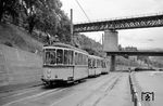 Tw 769 mit zwei Beiwagen auf der Linie 1 nach Rohr an der Kaltentalbrücke in Stuttgart-Vaihingen. (07.05.1961) <i>Foto: Helmut Röth</i>