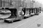 Die Baureihe 10 stellte den Abschluss und gleichzeitig Höhepunkt des Dampflokomotivbaus in Westdeutschland dar. Bei ihrer Konzeption aus dem Jahr 1955 stand eigentlich schon der Strukturwandel auf Diesel- und E-Loks im Focus, so dass kein konkreter Bedarf für eine neue Schnellzug-Dampflok mehr bestand. So wurden auch nur zwei Lokomotiven in Auftrag gegeben. Manfred van Kampen begleitete bei Krupp in Essen den Bau der Baureihe 10. Hier präsentiert sich der geschweißte Rahmen von 10 002. (21.04.1956) <i>Foto: Manfred van Kampen</i>