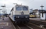 181 212 mit dem aus SNCF-Wagen gebildeten D 257 (Paris Est - Frankfurt) in Kaiserslautern Hbf. (14.03.1981) <i>Foto: A. Wagner</i>