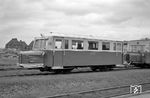 T 25 mit T 22 als Sonderzug für die BDEF-Teilnehmer aus Hamburg im Bahnhof List/Sylt. (13.05.1961) <i>Foto: Helmut Röth</i>