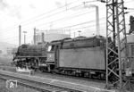 03 1043 rangiert in Hagen Hauptbahnhof einen Postwagen aus dem E 534 um. (28.07.1966) <i>Foto: Klaus D. Holzborn</i>