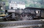 39 075 vom Bw Limburg wartet in Koblenz Hbf auf die Heimfahrt durchs Lahntal.  (05.1962) <i>Foto: Josef Mettler</i>