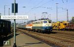 110 439 mit der damals planmäßigen Citybahnloküberführung von Hagen nach Köln (218 146) vor N 3188 in Solingen-Ohligs. (13.05.1988) <i>Foto: Joachim Bügel</i>