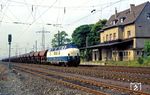 221 112 fährt mit Gag 57842 durch den Bahnhof Bahnhof Lintorf. Zwei Wochen später wurde sie abgestellt. (18.05.1988) <i>Foto: Wolfgang Bügel</i>