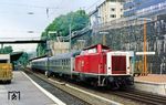 212 264 mit N 5272 in Wuppertal-Elberfeld (heute: Wuppertal Hbf).  (20.05.1988) <i>Foto: Wolfgang Bügel</i>