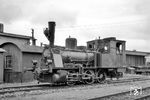 Für die normalspurige Strecke nach Schriesheim besaß die OEG zwei T 3 ähnliche Lokomotiven, die Loks 341 und 342. Lok 342 entstand 1905 bei Henschel in Kassel und wurde 1967 ausgemustert. (27.05.1961) <i>Foto: Helmut Röth</i>