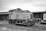 Zur Ablösung der Dampflokomotiven beschaffte die OEG ab 1953 vom Hersteller Gmeinder drei Dieselloks für Meterspur (Betriebsnummern 01 bis 03) und eine Diesellok für Normalspur (Betriebsnummer 04). Die zweiachsigen Lokomotiven entsprachen technisch im Wesentlichen den Köf II der DB, waren aber abweichend aufgebaut. Mit der Stilllegung der regelspurigen Güterstrecke im Jahr 1973 wurde sie verkauft. (27.05.1961) <i>Foto: Helmut Röth</i>