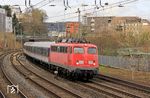 115 459 der Gesellschaft für Eisenbahnbetrieb vor dem NX-Ersatzzug RB 32436 nach Wuppertal-Oberbarmen in der Ausfahrt des Wuppertaler Hauptbahnhofs. (21.01.2021) <i>Foto: Wolfgang Bügel</i>