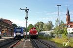 Im Bahnhof Landsberg/Lech wartet VT 164 der BRB (648 164) als RB 62862 nach Augsburg die Einfahrt des Spritzzuges mit 212 323 ab. (30.06.2020) <i>Foto: Stefan von Lossow</i>