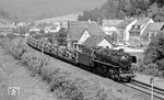 044 340 vom Bw Rottweil fährt mit einem Dgm für die US-Army durch Dettingen auf der Gäubahn kurz hinter Horb. (26.08.1972) <i>Foto: Burkhard Wollny</i>