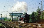 Am nächsten Tag verlässt 41 360 mit dem Lr für den ersten Sonderzug nach Wuppertal den Düsseldorfer Abstellbf.  (22.05.1988) <i>Foto: Joachim Bügel</i>