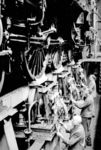 Der Rollenprüfstand mit Wasserwirbelbremsen in der Werkhalle der Lok-Versuchsabteilung (LVA) im RAW Grunewald war damals einer der modernsten Anlagen überhaupt. Als Erprobungsträger auf der Anlage dient die Hochdrucklok H 17 206, die sich seit dem 02. August 1934 dort aufhielt. (08.1934) <i>Foto: RVM</i>
