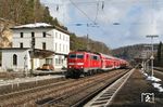 111 123 trifft mit RB 59156 (München - Treuchtlingen) in Eichstätt Bahnhof ein. (23.03.2018) <i>Foto: Stefan von Lossow</i>